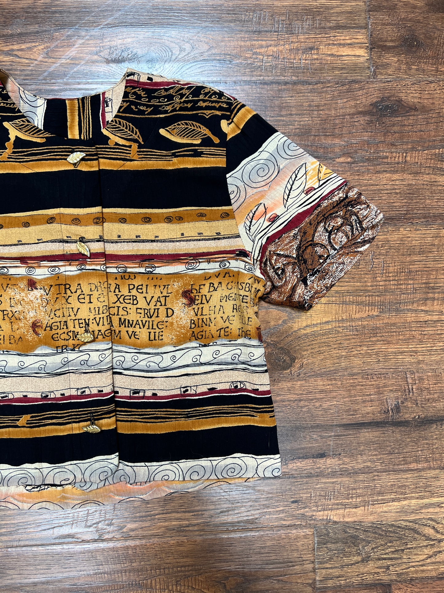 Vintage Clothing - Button Front  Short Sleeve Shirt - 1990s Antique Scroll Pattern - Essay Petites - Mediumj