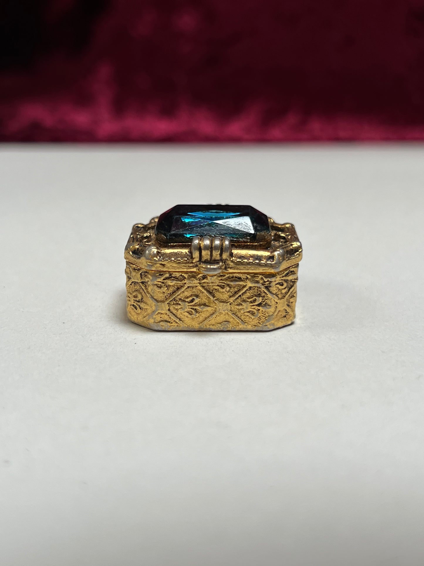 Vintage Trinket Box - Gilt Ormolu Pill / Snuff Box - Blue Jewel Lid - Fleur de Lis Design