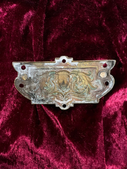 Antique Brass Drawer Pull - Victorian Style Figural Face Cabinet Hardware
