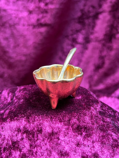 Vintage Kitchen - Porcelain Scalloped Salt Bowl with Spoon - Gold - Footed