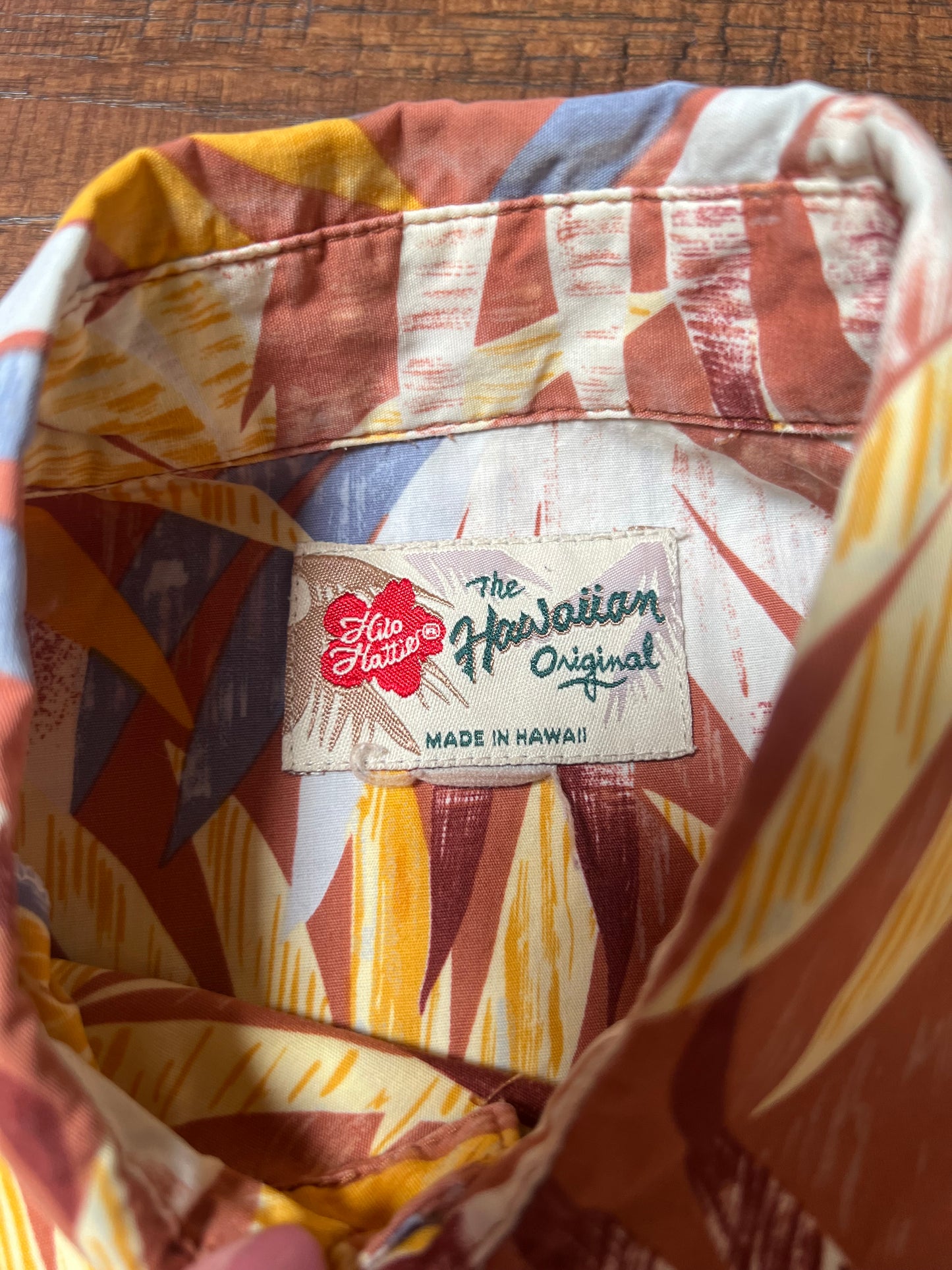 Vintage Clothing - Short Sleeve Hawaiian Shirt - Fan Leaf Palm Print - Hilo Hattie Hawaii - Medium