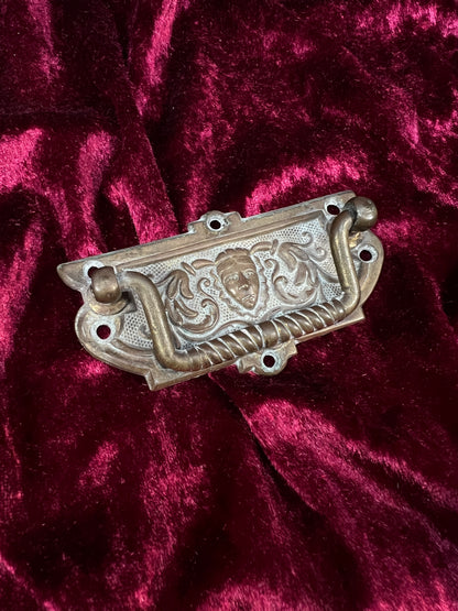 Antique Brass Drawer Pull - Victorian Style Figural Face Cabinet Hardware