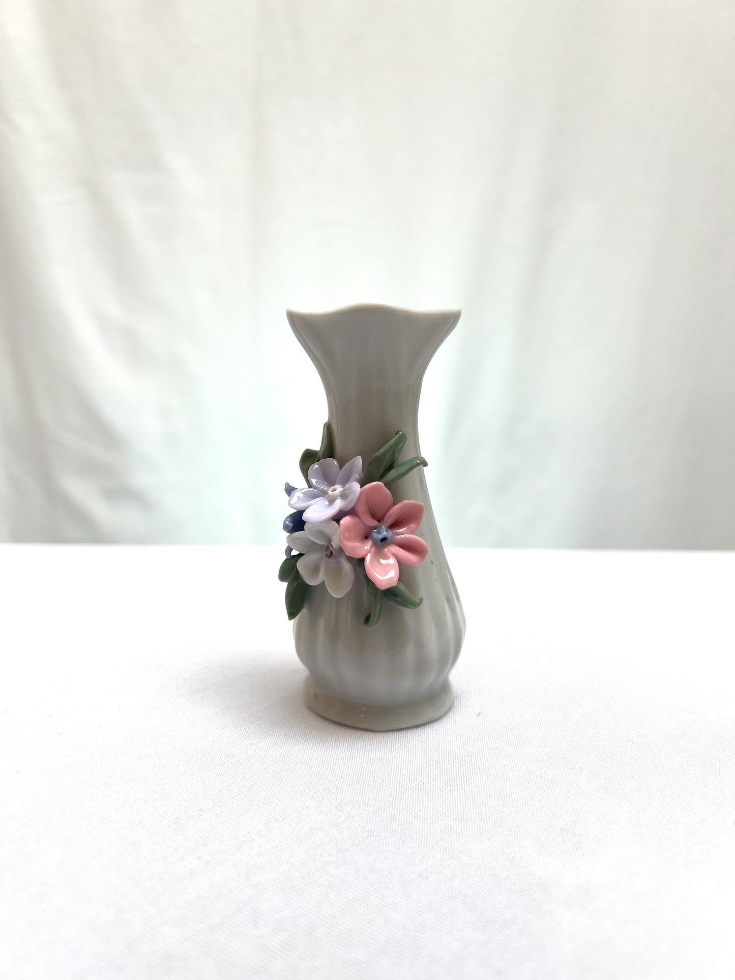 Vintage Bud Vase - 3D Sculpted Flowers - Made In China