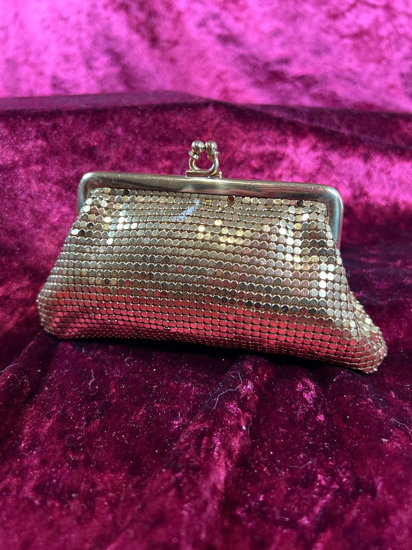 Vintage Accessory - Coin Purse - Gold Metal Mesh - Kiss Lock Closure - Whiting & Davis Co.