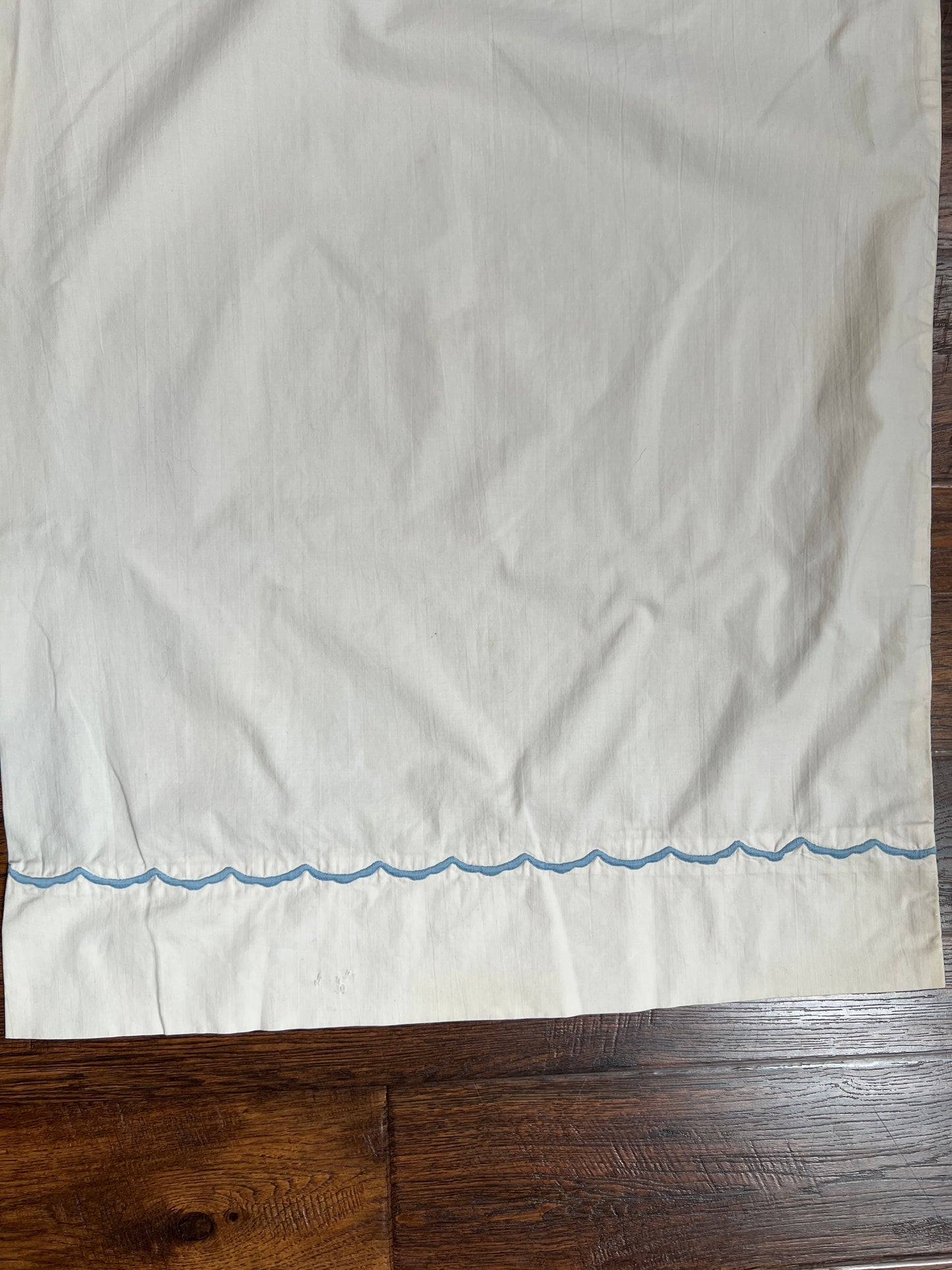 Vintage Linens - Single Embroidered Pillowcase - Baby Blue Scalloped Edge