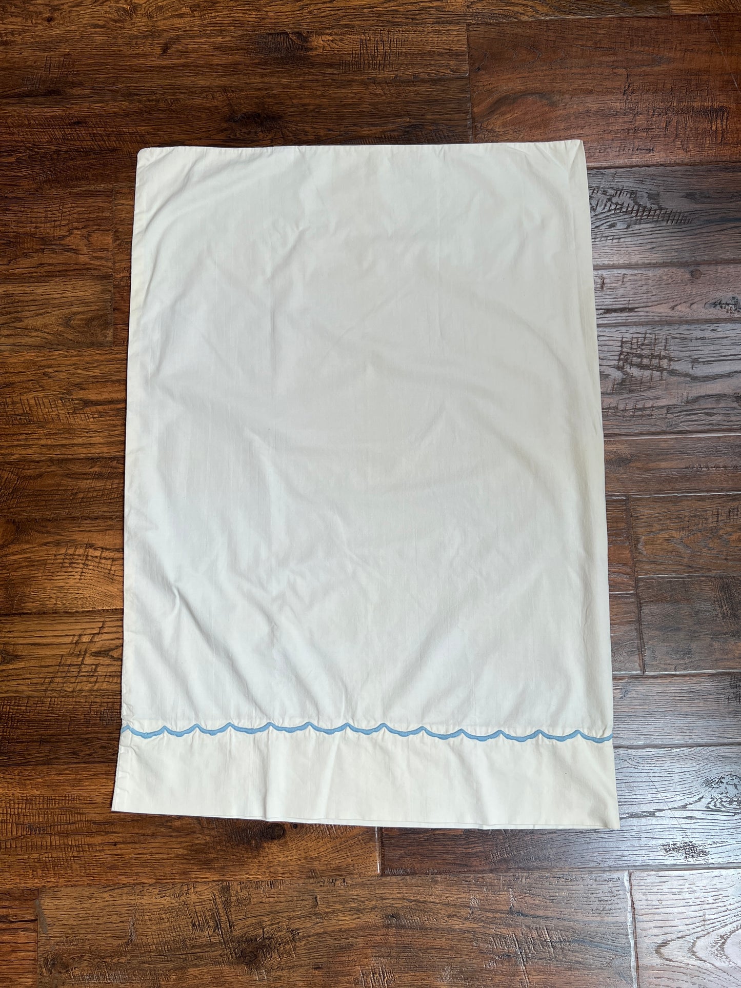 Vintage Linens - Single Embroidered Pillowcase - Baby Blue Scalloped Edge