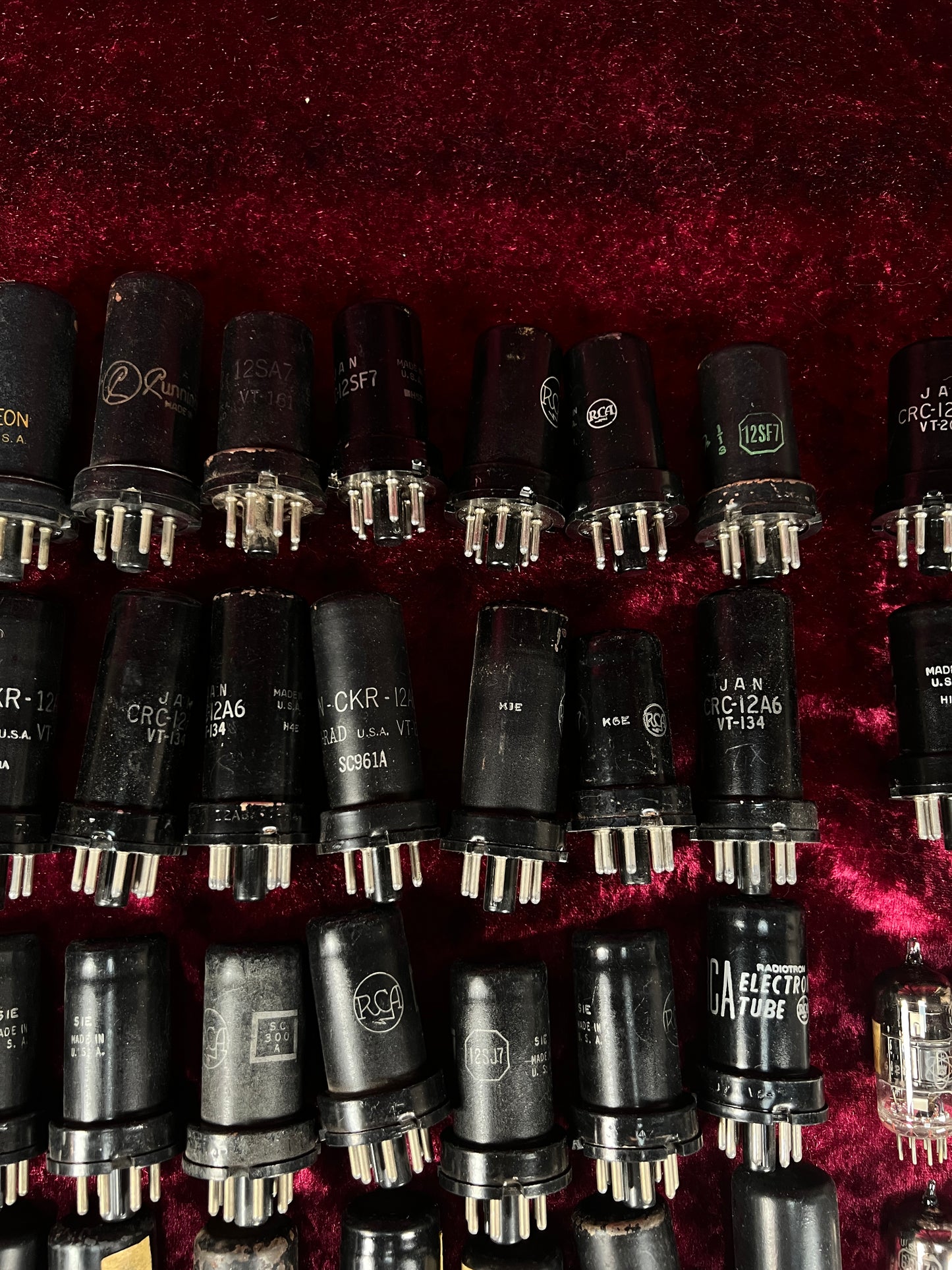 Vintage Glass Vacuum Tube Lot – 120+ Mixed RCA GE Tung-Sol Sylvania