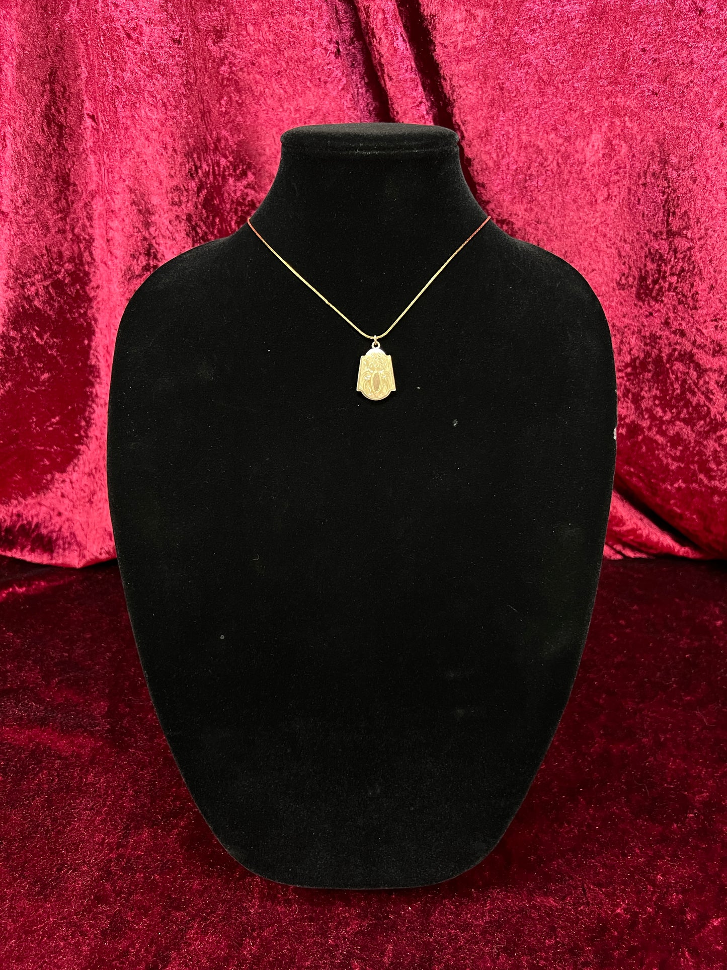 Vintage Gold Tone Locket Necklace - Art Deco Floral Keepsake Pendant
