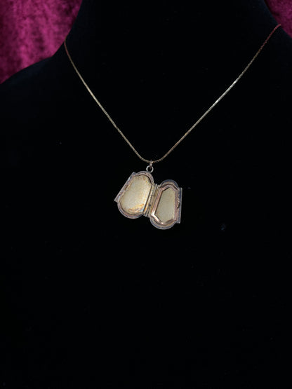 Vintage Gold Tone Locket Necklace - Art Deco Floral Keepsake Pendant
