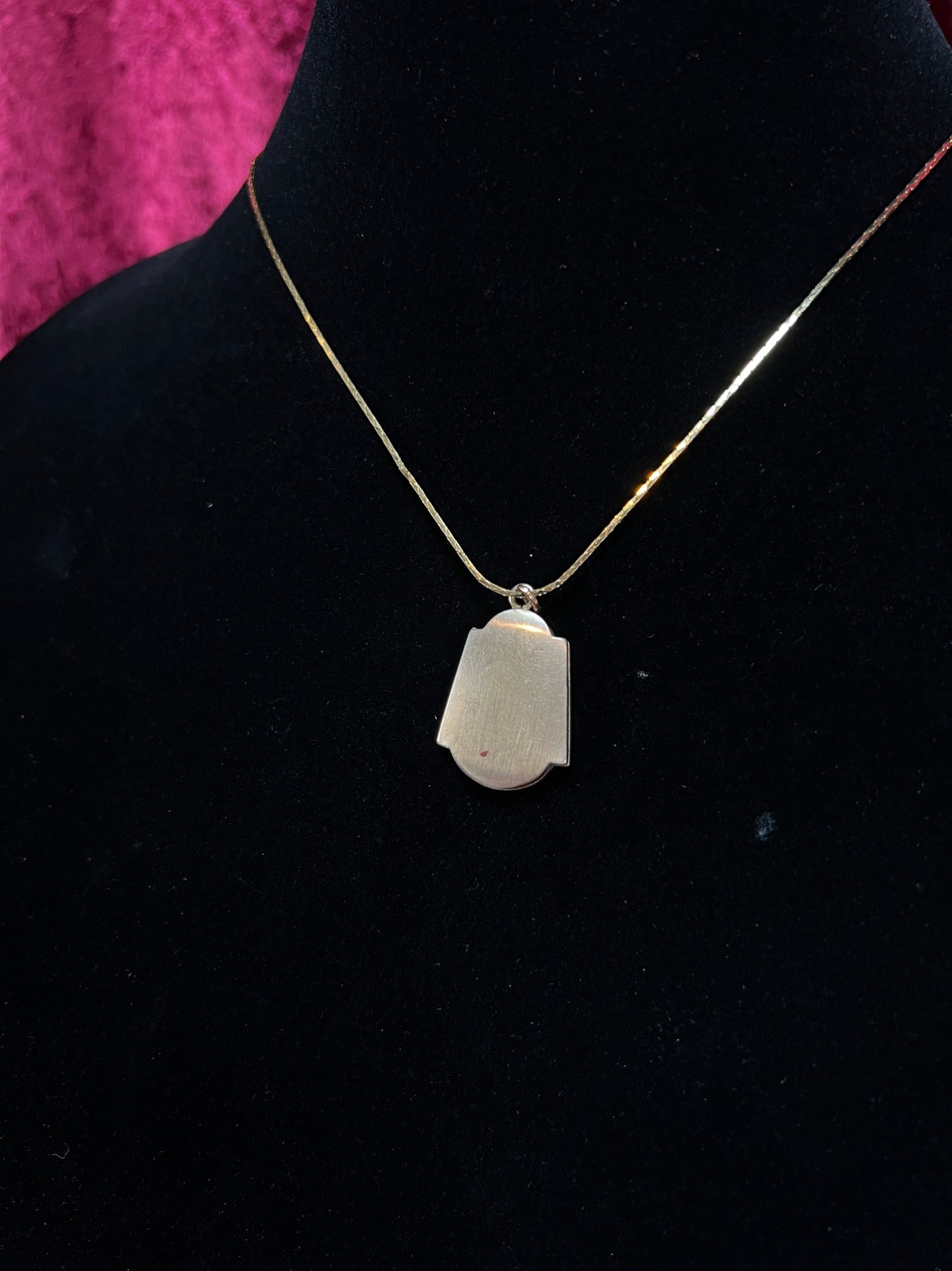 Vintage Gold Tone Locket Necklace - Art Deco Floral Keepsake Pendant