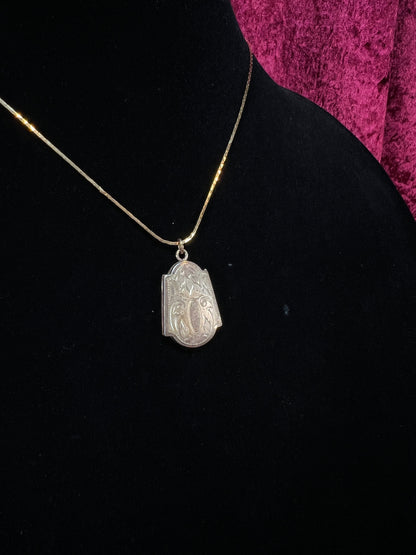 Vintage Gold Tone Locket Necklace - Art Deco Floral Keepsake Pendant