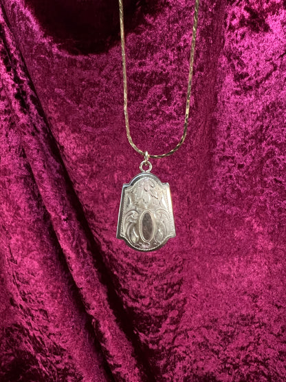 Vintage Gold Tone Locket Necklace - Art Deco Floral Keepsake Pendant