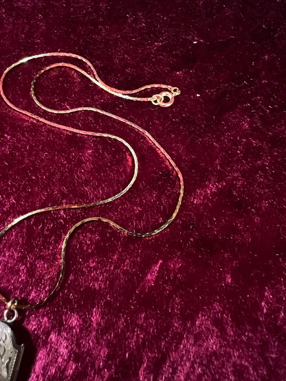 Vintage Gold Tone Locket Necklace - Art Deco Floral Keepsake Pendant