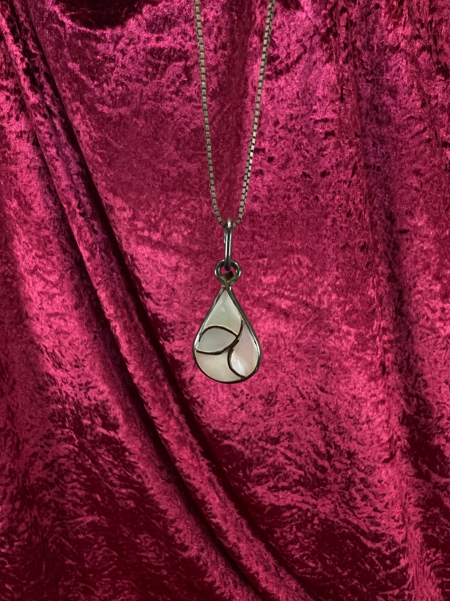 Vintage Mother of Pearl Necklace - Teardrop Pendant Modernist Design