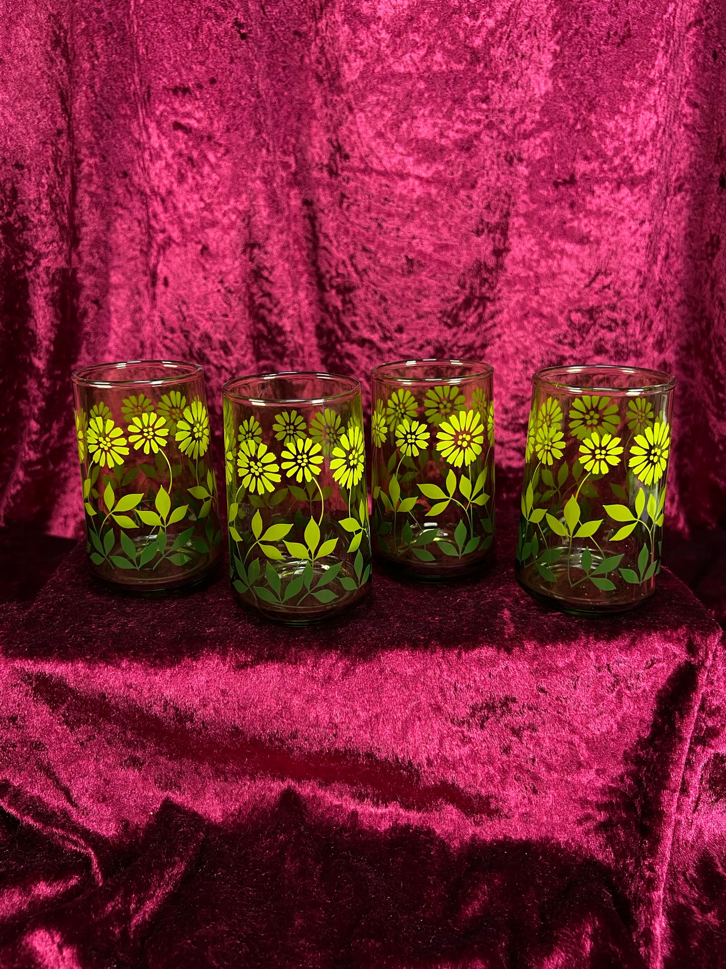 Vintage 1970s Juice Glasses Set– Avocado Green Daisy Floral Pattern - Libbey Glass Company