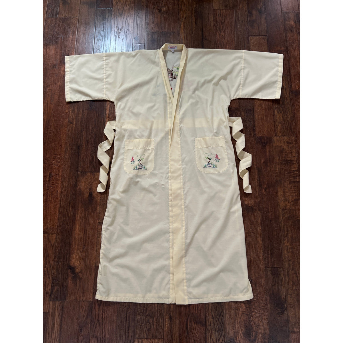 Vintage Jodie Arden Kimono Robe – Pale Yellow Embroidered Asian Garden Motif